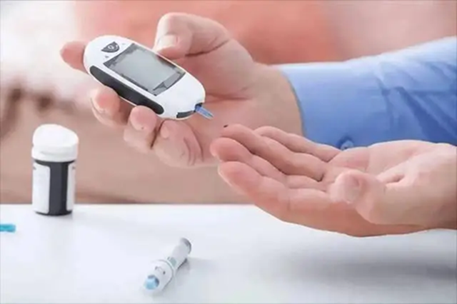 Ngày càng có nhiều người chết vì bệnh tiểu đường, bác sĩ nói thẳng: Thà ngồi chơi cả ngày còn hơn làm 5 việc này- Ảnh 1.