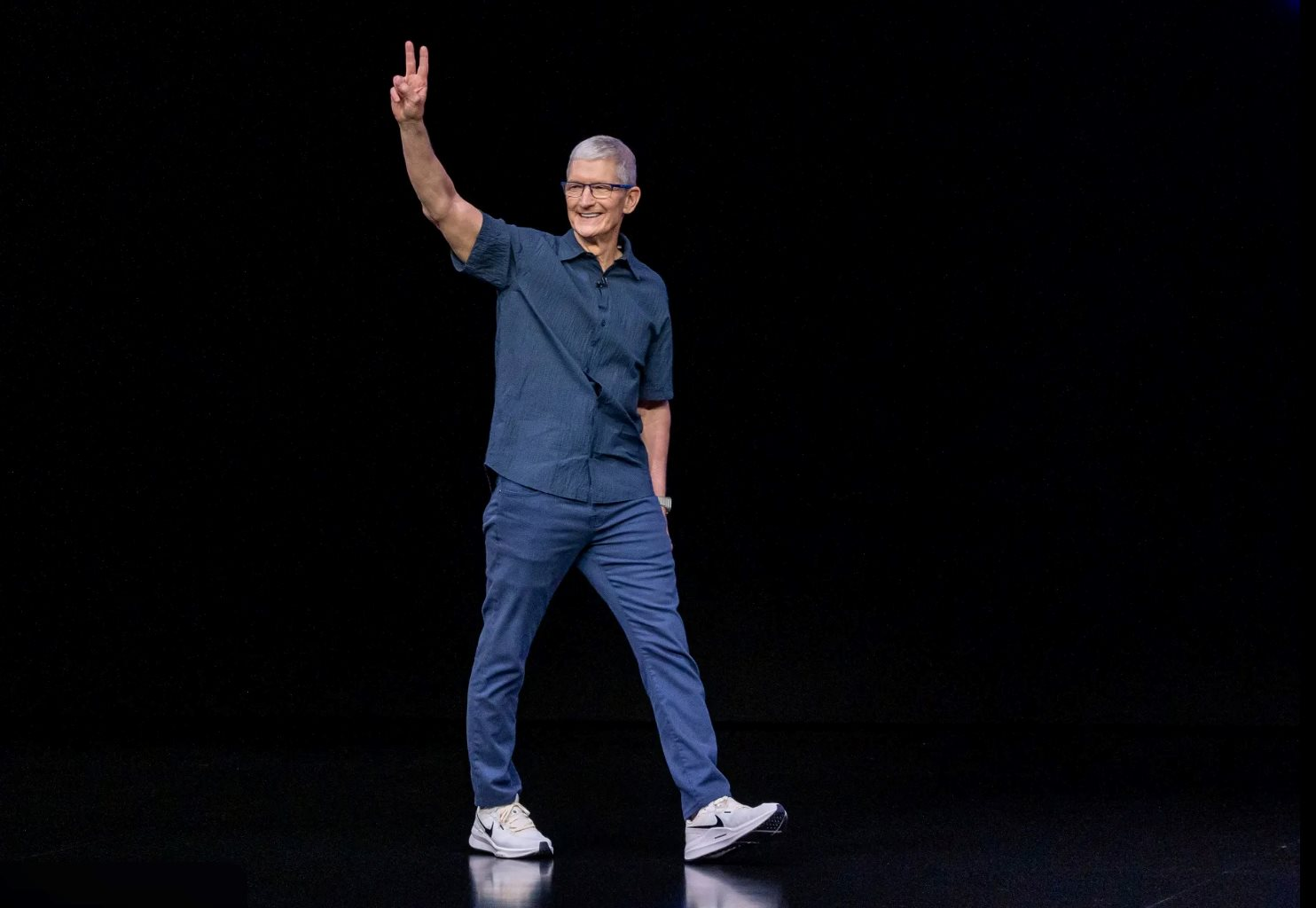 Phong cách sống của người giàu và sự giản dị trong trang phục thường ngày - Ảnh 2.