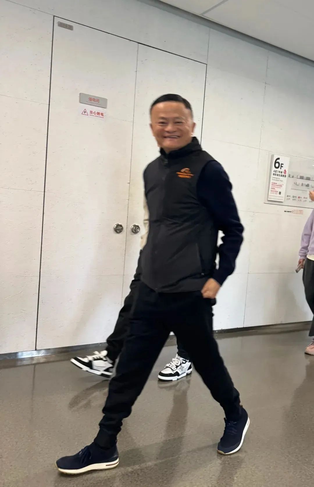 Thời trang thượng lưu: Bí quyết ăn mặc của người giàu và Nghệ thuật tiết chế phong cách - Ảnh 6. Thời trang thượng lưu: Bí quyết ăn mặc của người giàu và Nghệ thuật tiết chế phong cách - Ảnh 6.