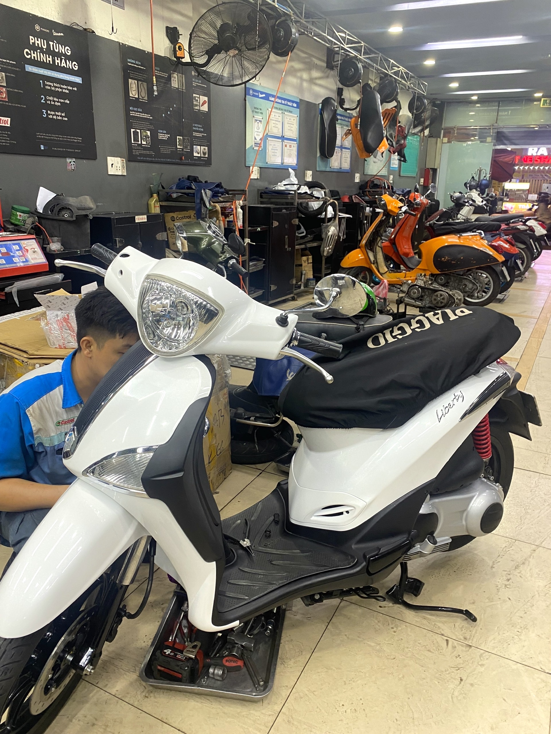 TPHCM: Gấp rút thành lập cơ sở kiểm định khí thải xe máy - Ảnh 2.