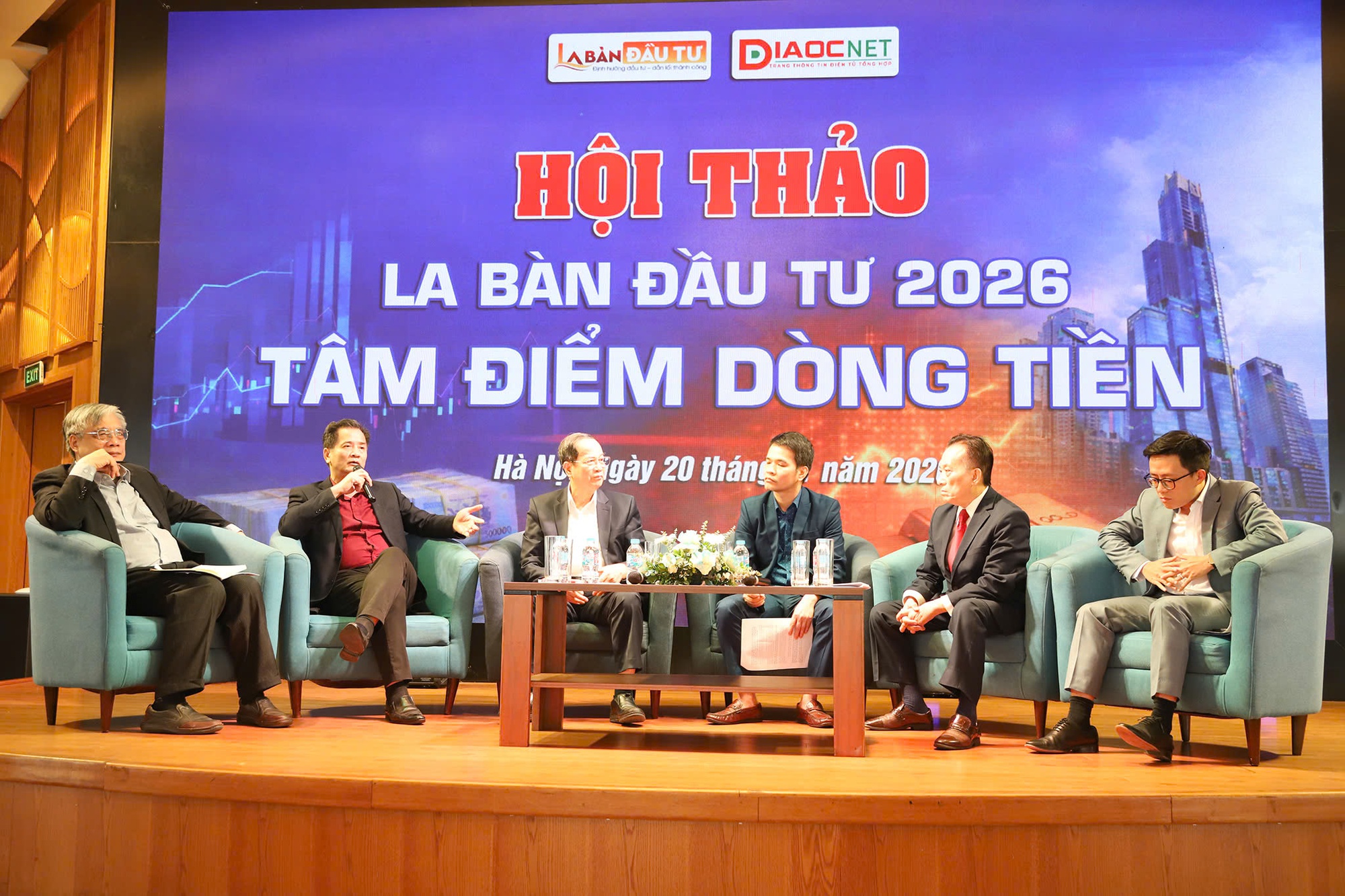 Giá vàng phá đỉnh có nên chốt lời để đầu tư bất động sản, chuyên gia tiết lộ kịch bản ít người ngờ tới- Ảnh 2. Giá vàng phá đỉnh có nên chốt lời để đầu tư bất động sản, chuyên gia tiết lộ kịch bản ít người ngờ tới- Ảnh 2.