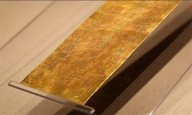 Lên núi hái thuốc, nông dân bất ngờ đào được miếng vàng 878 tỷ đồng, cơ quan chức năng lập tức vào cuộc - Ảnh 4.