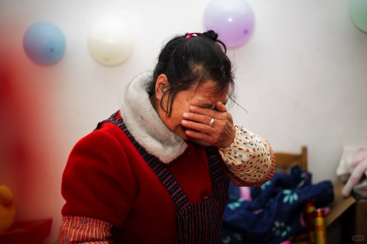 Gửi tiết kiệm 3,4 tỷ/5năm, tới lúc rút thì ngân hàng thông báo phải đóng thêm 25 năm nữa: "Lúc đó nhận 26 tỷ"- Ảnh 2.