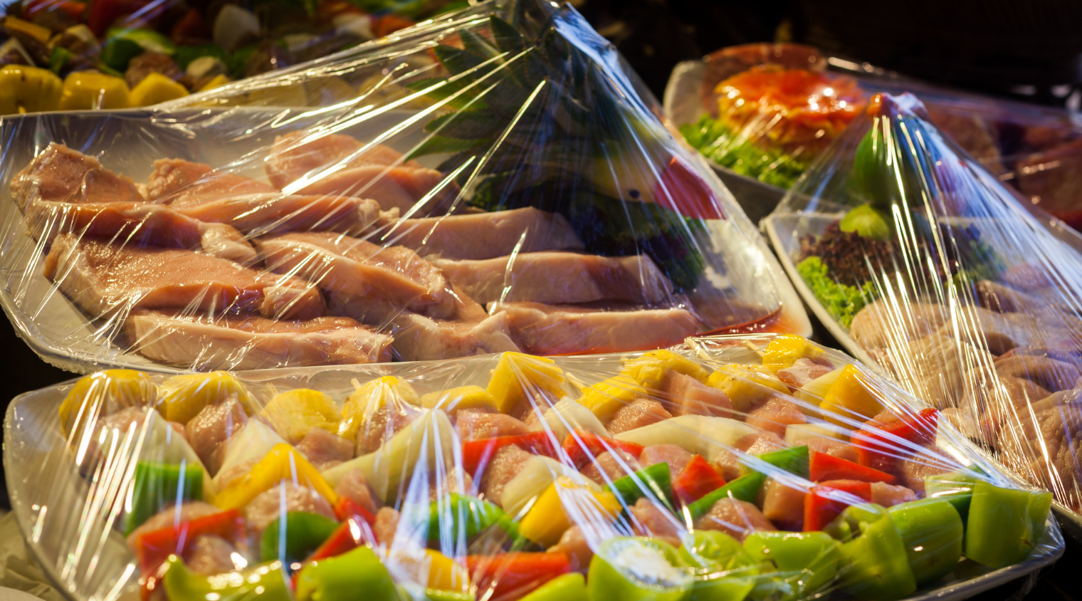 3 Sự thật về màng bọc thực phẩm an toàn bạn cần biết để bảo vệ sức khỏe - Ảnh 1.