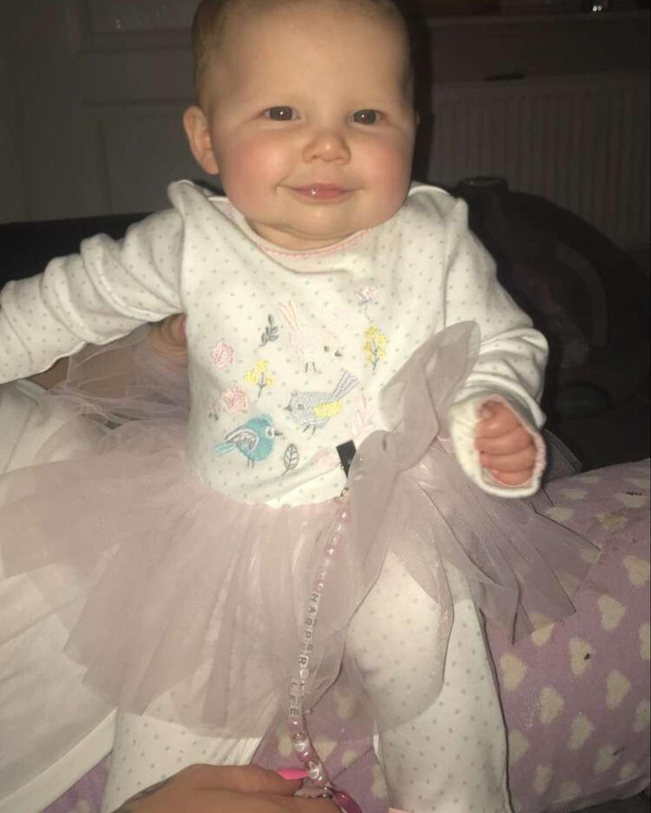 Nuốt pin cúc áo: Nỗi đau mất mát của bé gái 2 tuổi và lời cảnh báo cho cộng đồng - Ảnh 2. Nuốt pin cúc áo: Nỗi đau mất mát của bé gái 2 tuổi và lời cảnh báo cho cộng đồng - Ảnh 2.