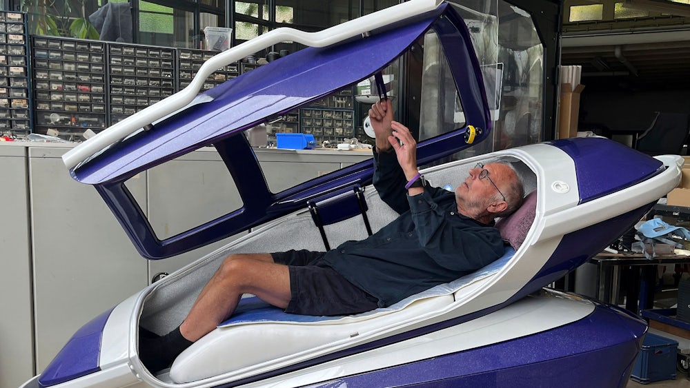 Tranh cãi về buồng tự sát Sarco và vai trò của AI trong y tế - Ảnh 1. Tranh cãi về buồng tự sát Sarco và vai trò của AI trong y tế - Ảnh 1.