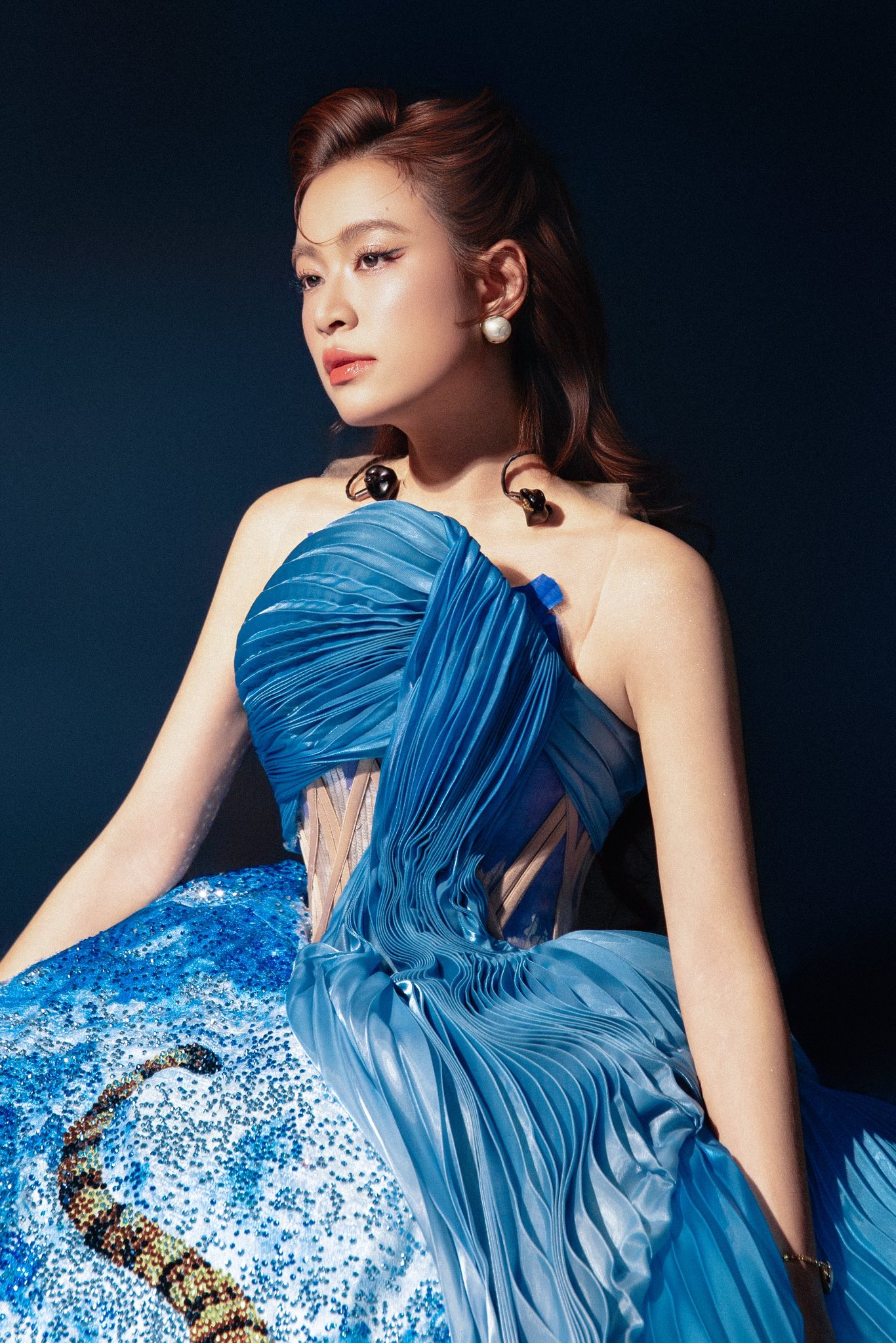 Hoàng thùy Linh biểu diễn tại Văn phòng Chính phủ , khẳng định âm nhạc Việt Nam trên quốc tế - Ảnh 5. Hoàng thùy Linh biểu diễn tại Văn phòng Chính phủ , khẳng định âm nhạc Việt Nam trên quốc tế - Ảnh 5.