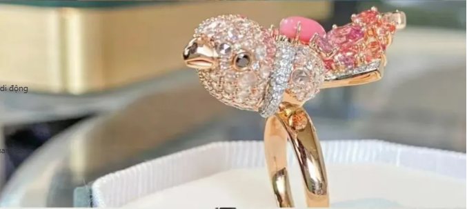 Gửi món đồ thất lạc trị giá 2 tỷ đồng , phát hiện sự thật gây sốc 1 năm sau - Ảnh 1.