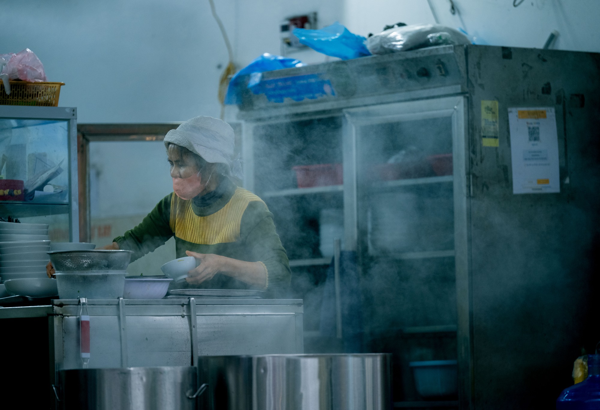 Hà Nội giá rét những ngày đầu đông lạnh buốt , người dân tìm cách chống chọi - Ảnh 10. Hà Nội giá rét những ngày đầu đông lạnh buốt , người dân tìm cách chống chọi - Ảnh 10.