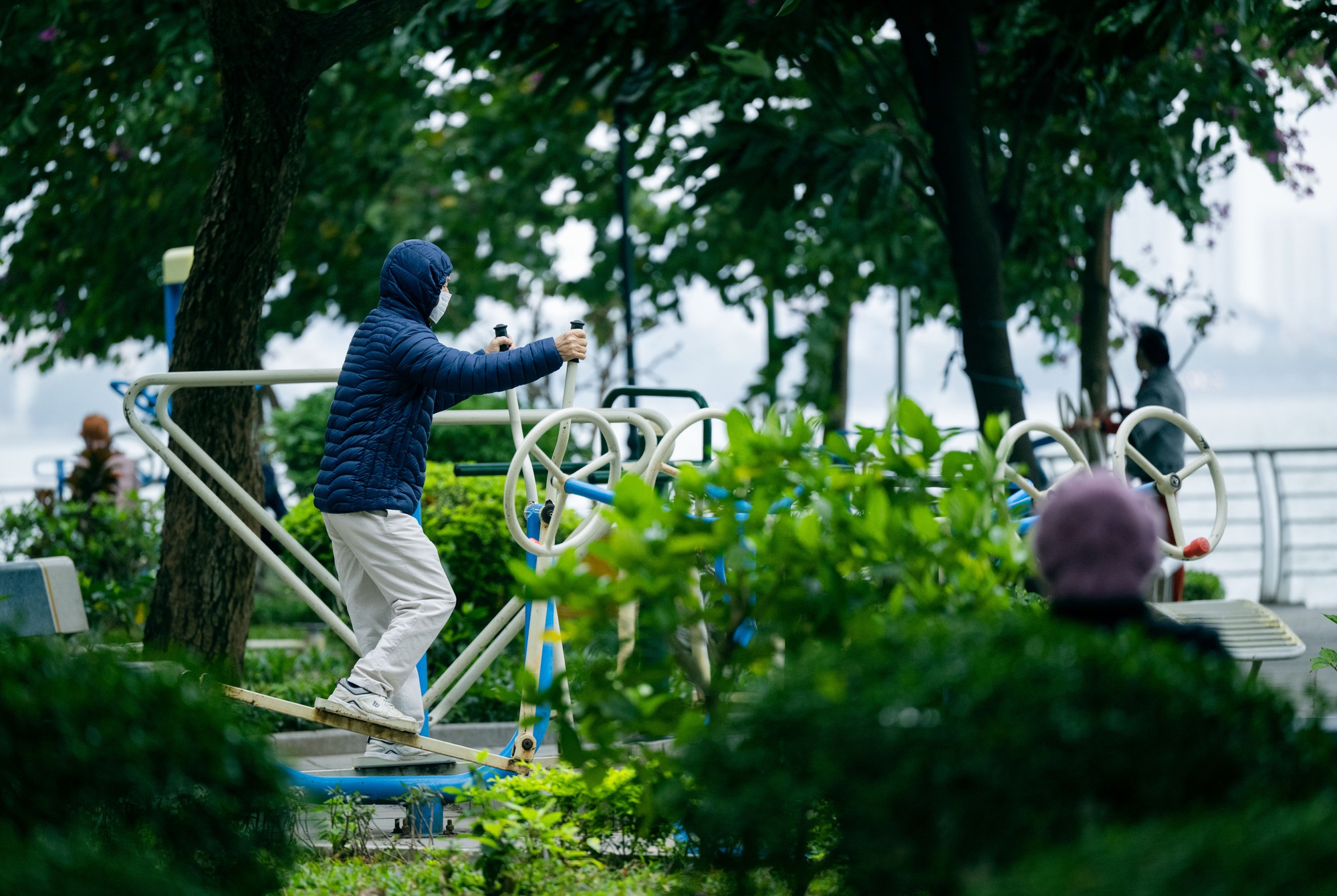 Hà Nội giá rét những ngày đầu đông lạnh buốt , người dân tìm cách chống chọi - Ảnh 13. Hà Nội giá rét những ngày đầu đông lạnh buốt , người dân tìm cách chống chọi - Ảnh 13.