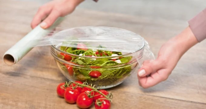 3 Sự thật về màng bọc thực phẩm an toàn bạn cần biết để bảo vệ sức khỏe - Ảnh 3.