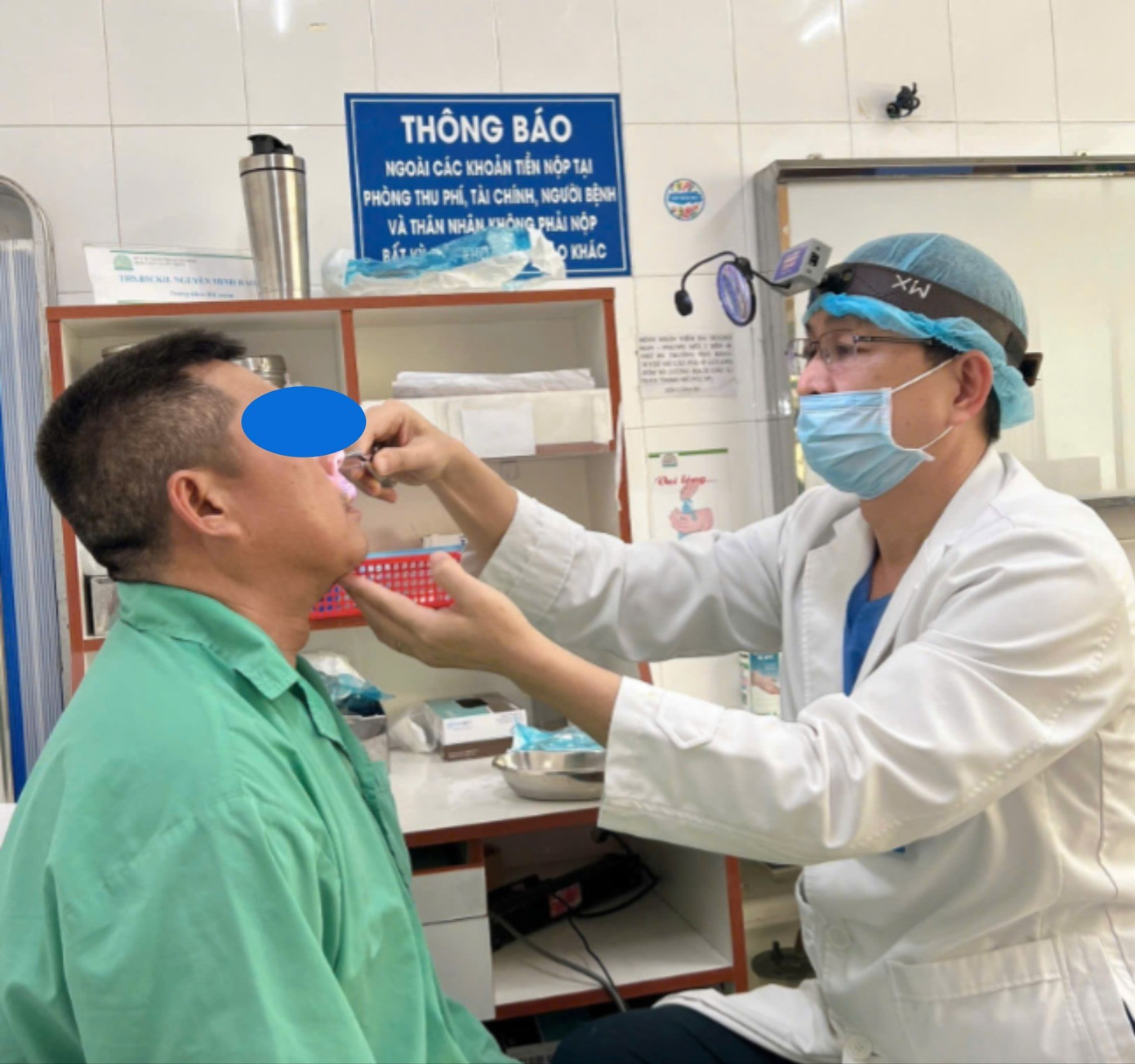 Khối u hiếm gặp tại xoang trán gây nguy hiểm đến thị lực người bệnh - Ảnh 1. Khối u hiếm gặp tại xoang trán gây nguy hiểm đến thị lực người bệnh - Ảnh 1.