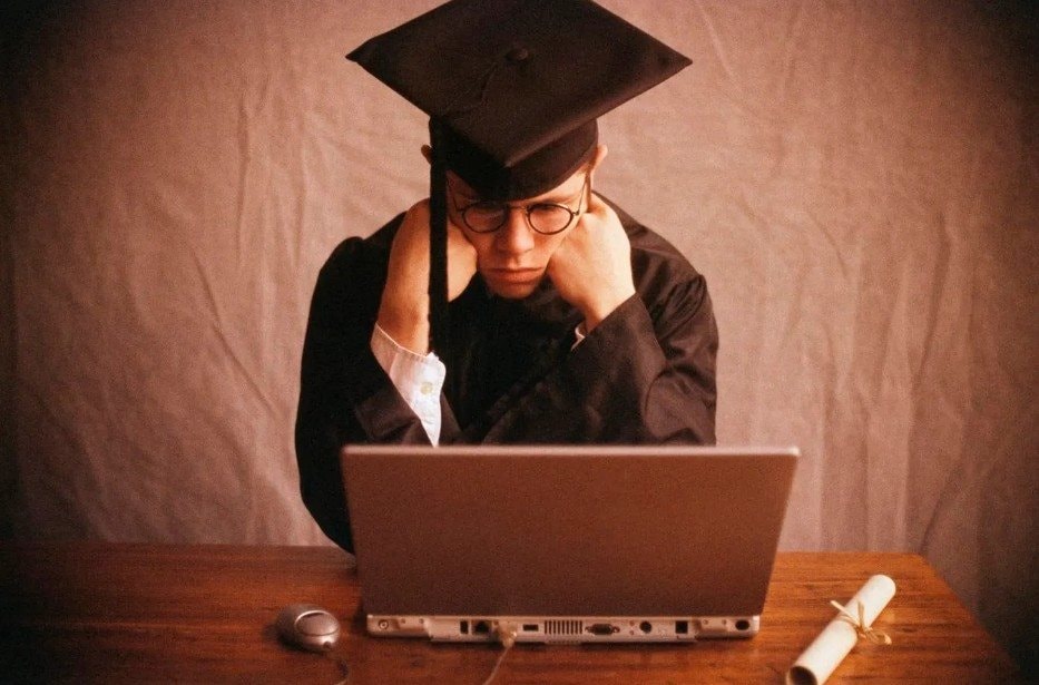 Bi kịch của Gen Z thời AI: Thất nghiệp Dù cử nhân trường top , tấm bằng thành giấy lộn - Ảnh 4. Bi kịch của Gen Z thời AI: Thất nghiệp Dù cử nhân trường top , tấm bằng thành giấy lộn - Ảnh 4.