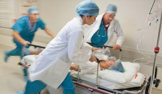 Nói với người nhà bạn 5 việc không làm ngay sau khi thức dậy để bảo vệ sức khỏe mùa lạnh - Ảnh 1.