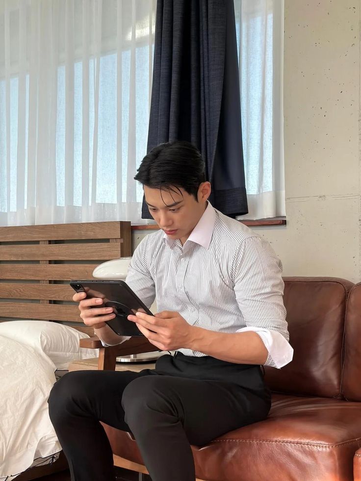 Lương giảm đột ngột: Nỗi lo lớn về cảm giác an toàn tài chính ở tuổi 35 - Ảnh 1.