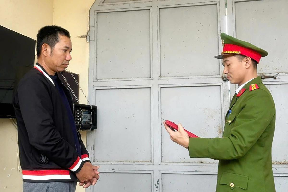 Khởi tố Chu Văn Lưu vì làm giả ‘ sổ đỏ ’ để bán tài sản chung với vợ cũ - Ảnh 1. Khởi tố Chu Văn Lưu vì làm giả ‘ sổ đỏ ’ để bán tài sản chung với vợ cũ - Ảnh 1.