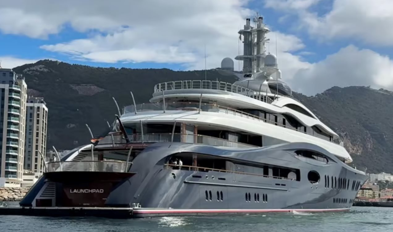 Cách tỷ phú Mark Zuckerberg tiêu tiền với siêu du thuyền Launchpad trị giá 300 triệu USD - Ảnh 3. Cách tỷ phú Mark Zuckerberg tiêu tiền với siêu du thuyền Launchpad trị giá 300 triệu USD - Ảnh 3.