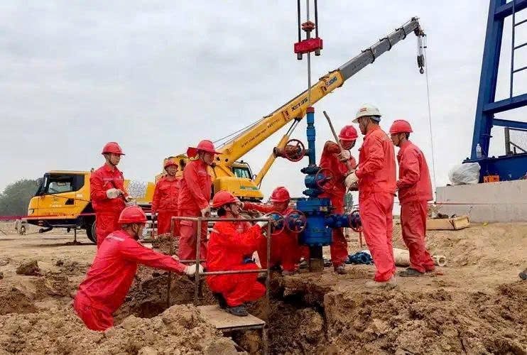 Kho báu 1 . 000 M lộ diện nhờ công nghệ số hóa mỏ dầu Trung Nguyên - Ảnh 1. Kho báu 1 . 000 M lộ diện nhờ công nghệ số hóa mỏ dầu Trung Nguyên - Ảnh 1.