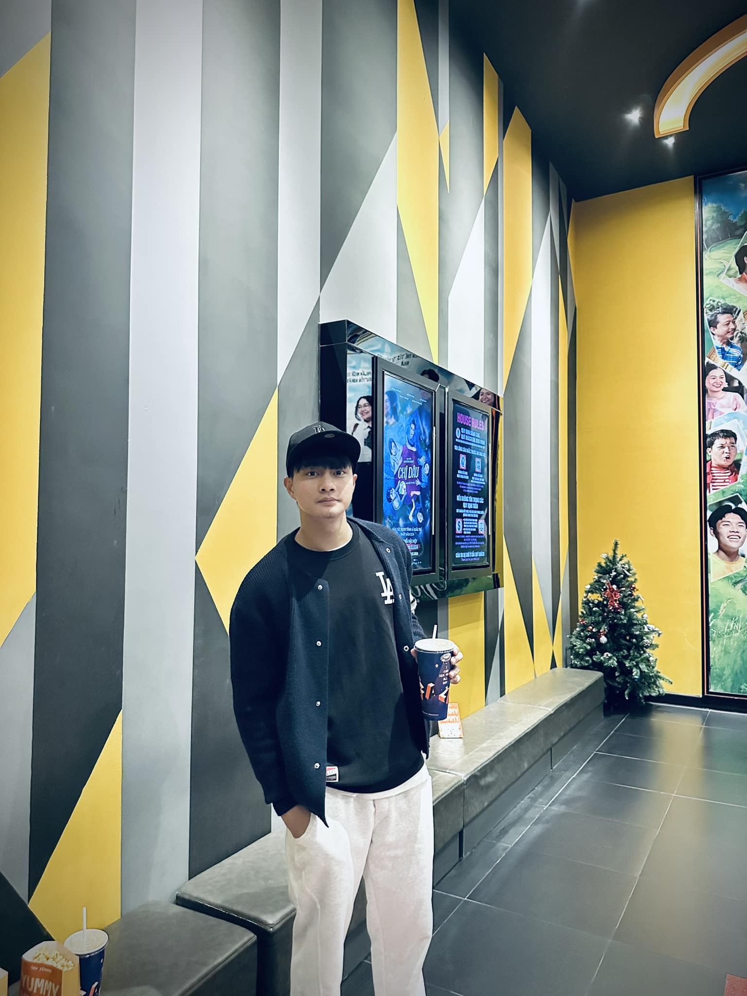 Thủ môn Cao Văn Bình: Hành trình từ tiền đạo đến người gác đền U23 Việt Nam - Ảnh 8. Thủ môn Cao Văn Bình: Hành trình từ tiền đạo đến người gác đền U23 Việt Nam - Ảnh 8.