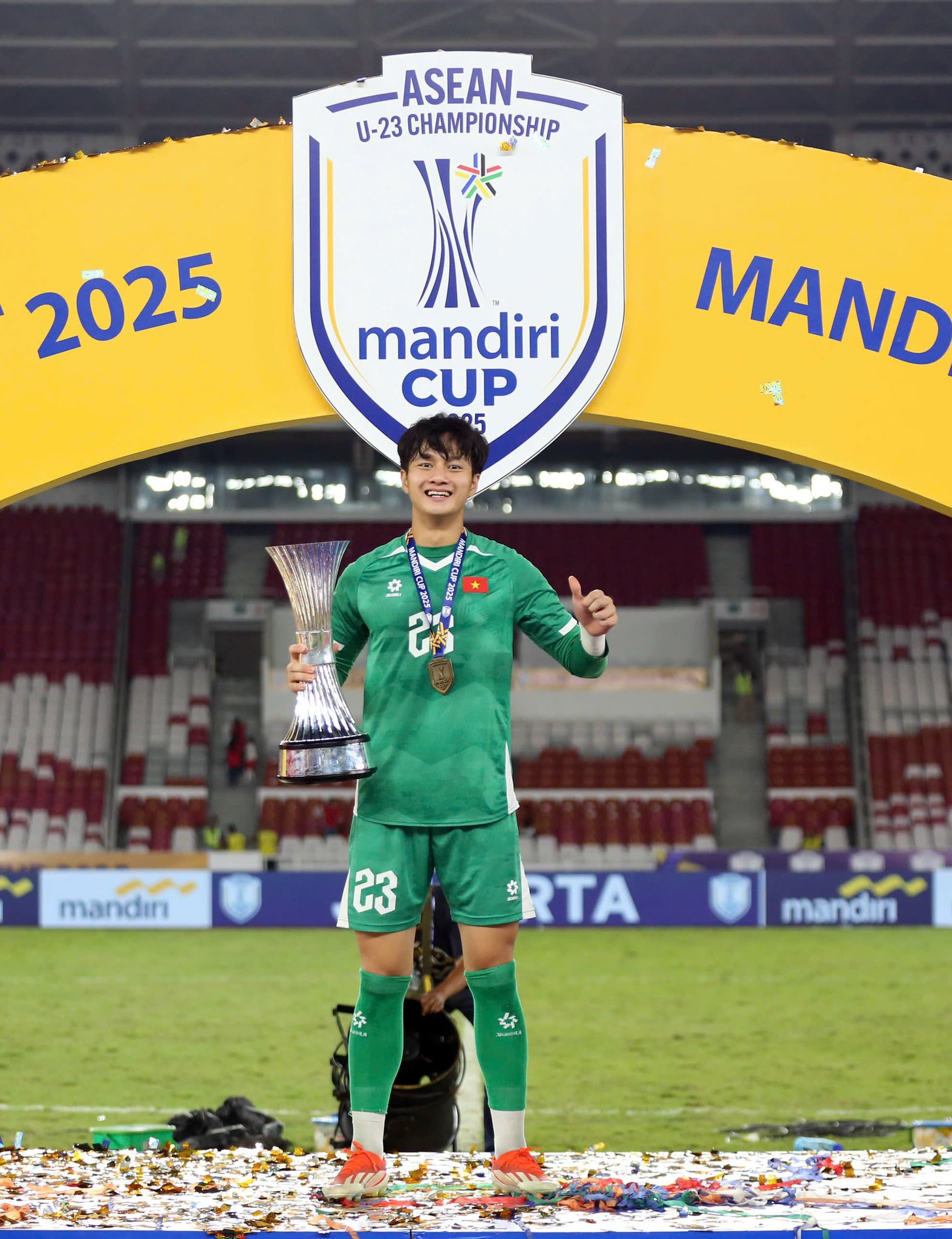 Thủ môn Cao Văn Bình: Hành trình từ tiền đạo đến người gác đền U23 Việt Nam - Ảnh 6. Thủ môn Cao Văn Bình: Hành trình từ tiền đạo đến người gác đền U23 Việt Nam - Ảnh 6.