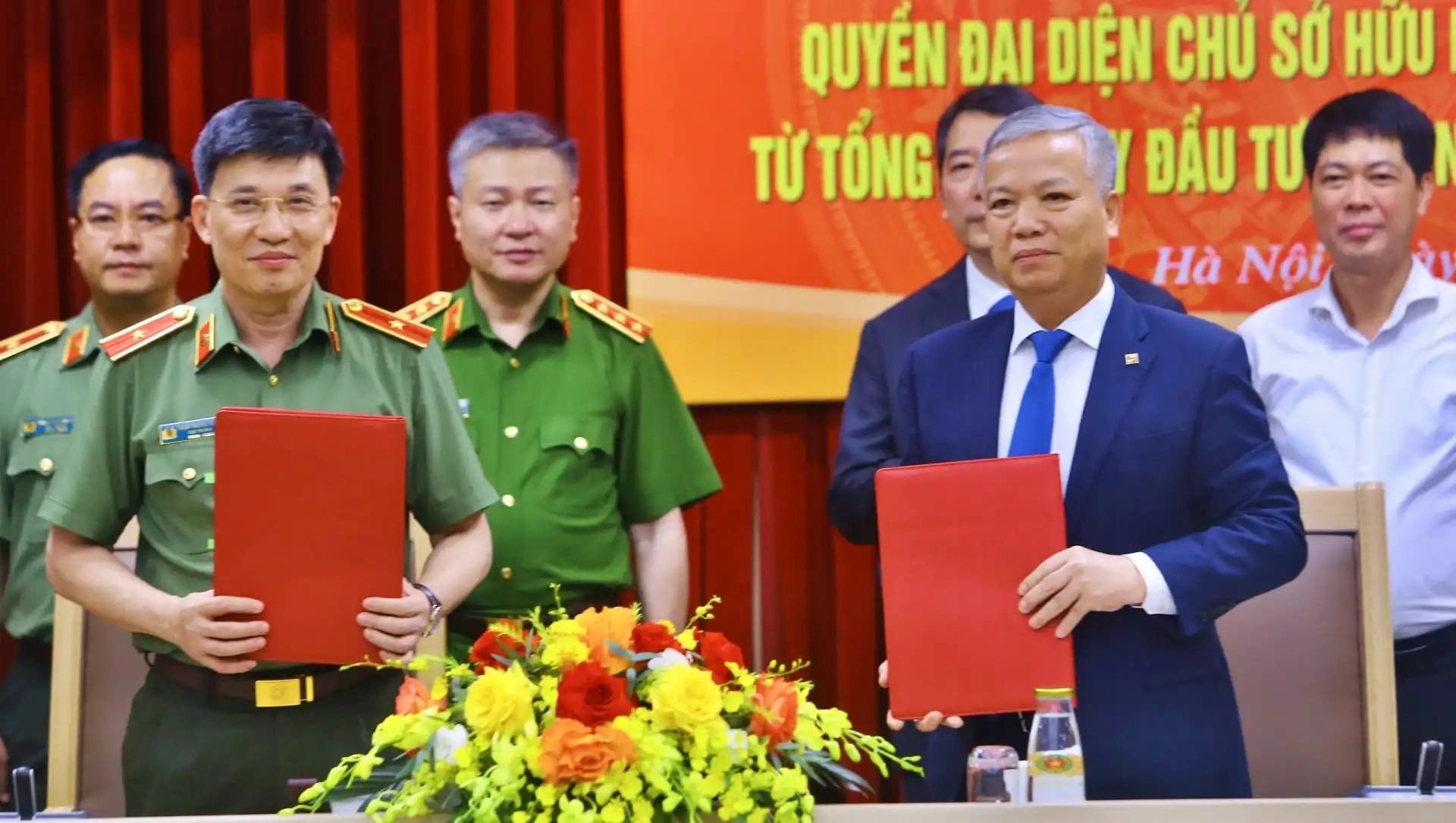 Lợi nhuận FPT Telecom vượt 4 . 000 Tỷ đồng lần đầu tiên trong lịch sử doanh nghiệp - Ảnh 1. Lợi nhuận FPT Telecom vượt 4 . 000 Tỷ đồng lần đầu tiên trong lịch sử doanh nghiệp - Ảnh 1.