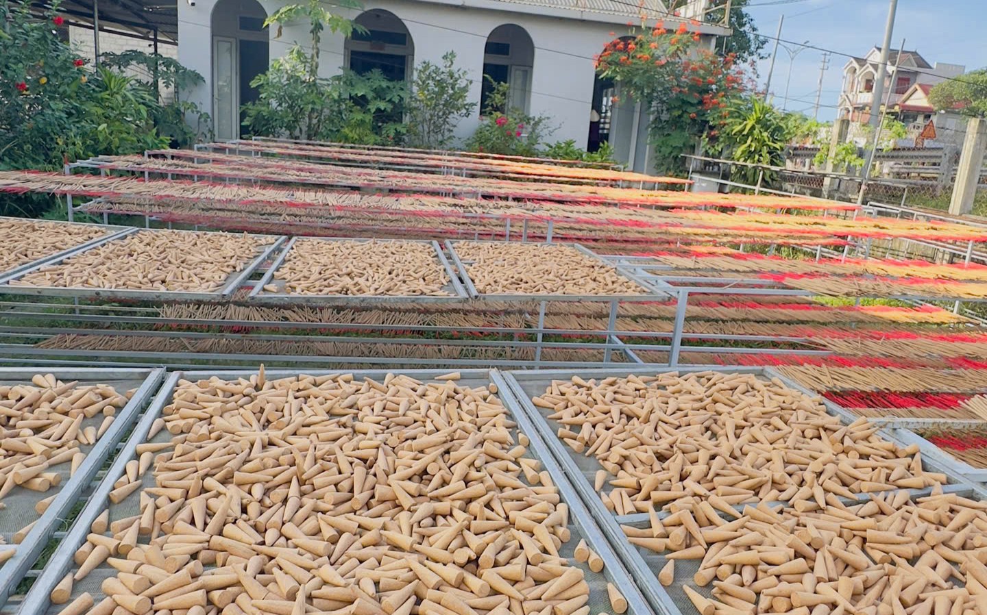 Bất ngờ về sản phẩm nhang và trầm trên TikTok Shop mùa Tết - Ảnh 2.