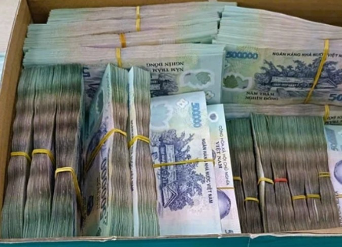 Tạm giữ hai đối tượng liên quan vụ Trộm cắp tài sản 8 tỷ trên xe khách - Ảnh 2. Tạm giữ hai đối tượng liên quan vụ Trộm cắp tài sản 8 tỷ trên xe khách - Ảnh 2.