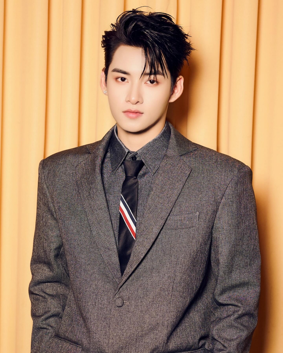 Hùng Huỳnh - ca sĩ Việt được đề cử đẹp nhất thế giới năm 2026 - Ảnh 4. Hùng Huỳnh - ca sĩ Việt được đề cử đẹp nhất thế giới năm 2026 - Ảnh 4.