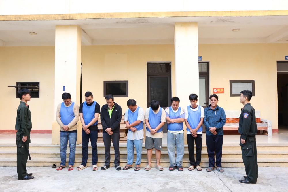 Bắt giữ Lê Tấn tài và Nguyễn Văn Huế trong đường dây cá độ bóng đá lớn - Ảnh 6.