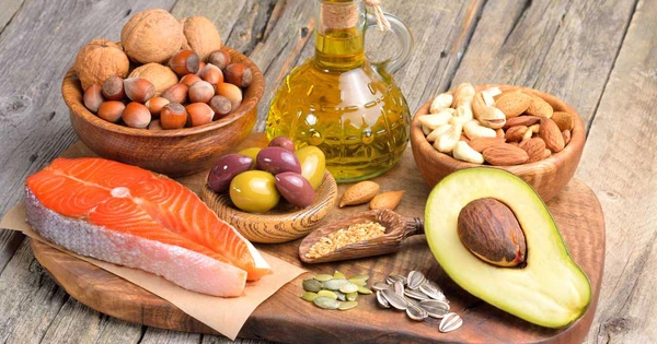 Đột qụy về đêm không chừa ai 5 điều cần tránh trước khi ngủ - Ảnh 2.