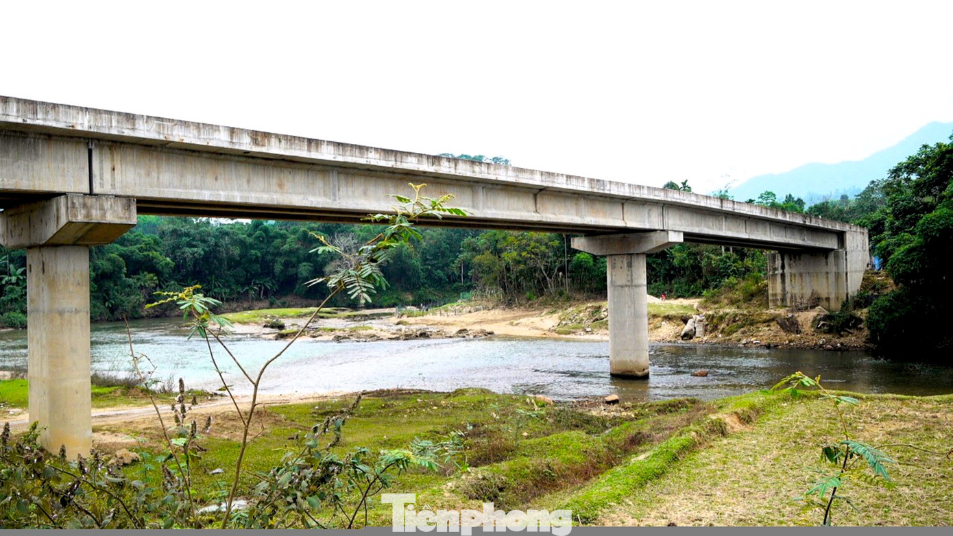 Cầu Na Phày - Đỏn Chám: Tiền tỷ bỏ hoang , dân vẫn khổ vì thiếu đường dẫn - Ảnh 3.