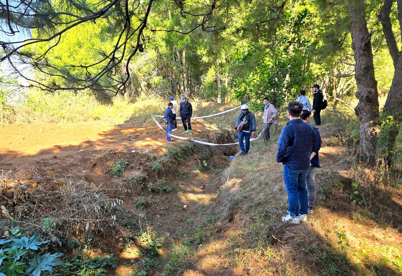 Vụ cướp ngân hàng ở Gia Lai: Phát hiện dấu vết đốt quần áo và trang bị phi tang - Ảnh 1.