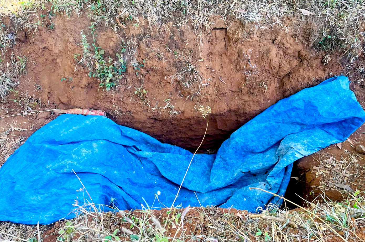 Vụ cướp ngân hàng ở Gia Lai: Phát hiện dấu vết đốt quần áo và trang bị phi tang - Ảnh 4.