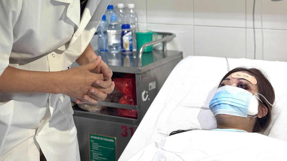 Làm đẹp cấp tốc: Cảnh báo họai tử mũi và biến dạng mặt vì tiêm filler trôi nổi - Ảnh 1.