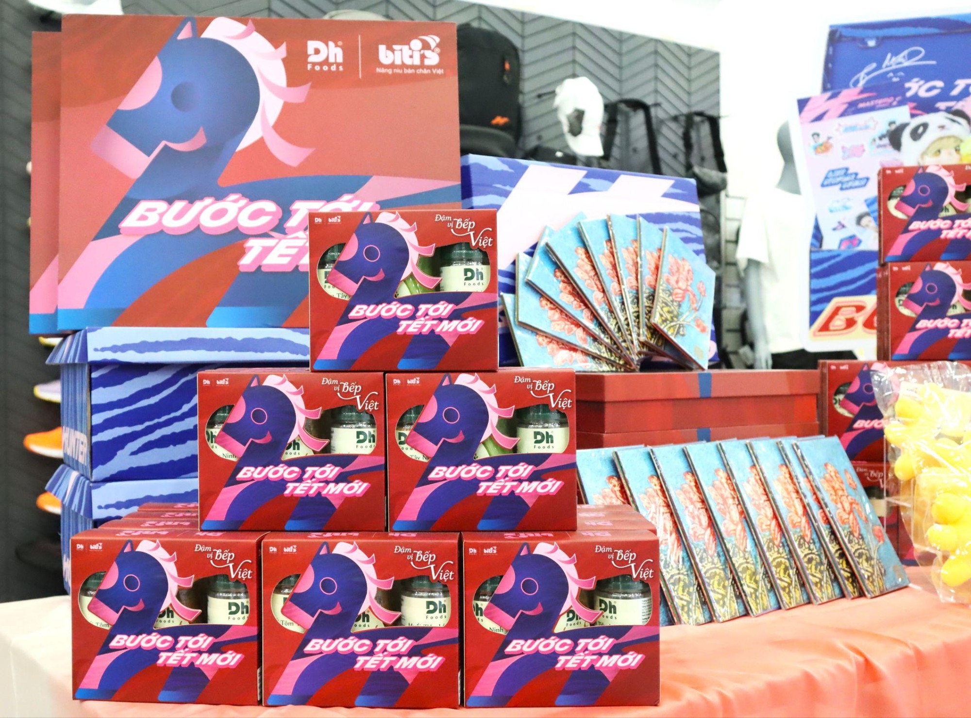 Dh Foods bắt tay Biti’s tiến đến Tết mới cùng Gen Z - Ảnh 1. Dh Foods bắt tay Biti’s tiến đến Tết mới cùng Gen Z - Ảnh 1.