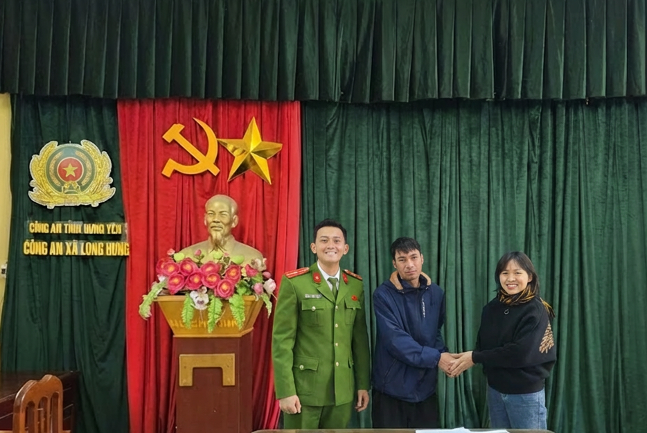 Phát hiện giao dịch chuyển tiền 200 triệu đồng nhầm lẫn , Công an xã Long Hưng vào cuộc - Ảnh 1.