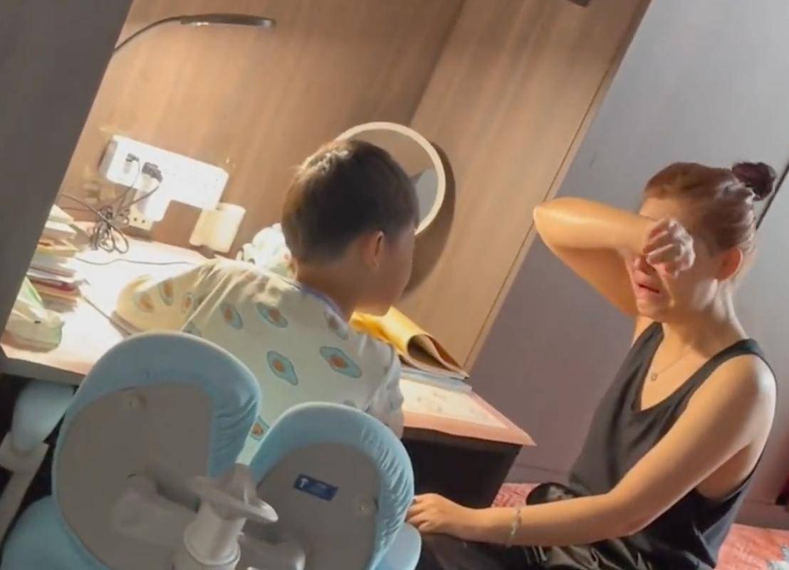 Dạy con học và sức ép tinh thần: Cảnh báo chăm sóc sức khỏe Tâm thần cho phụ huynh - Ảnh 2.