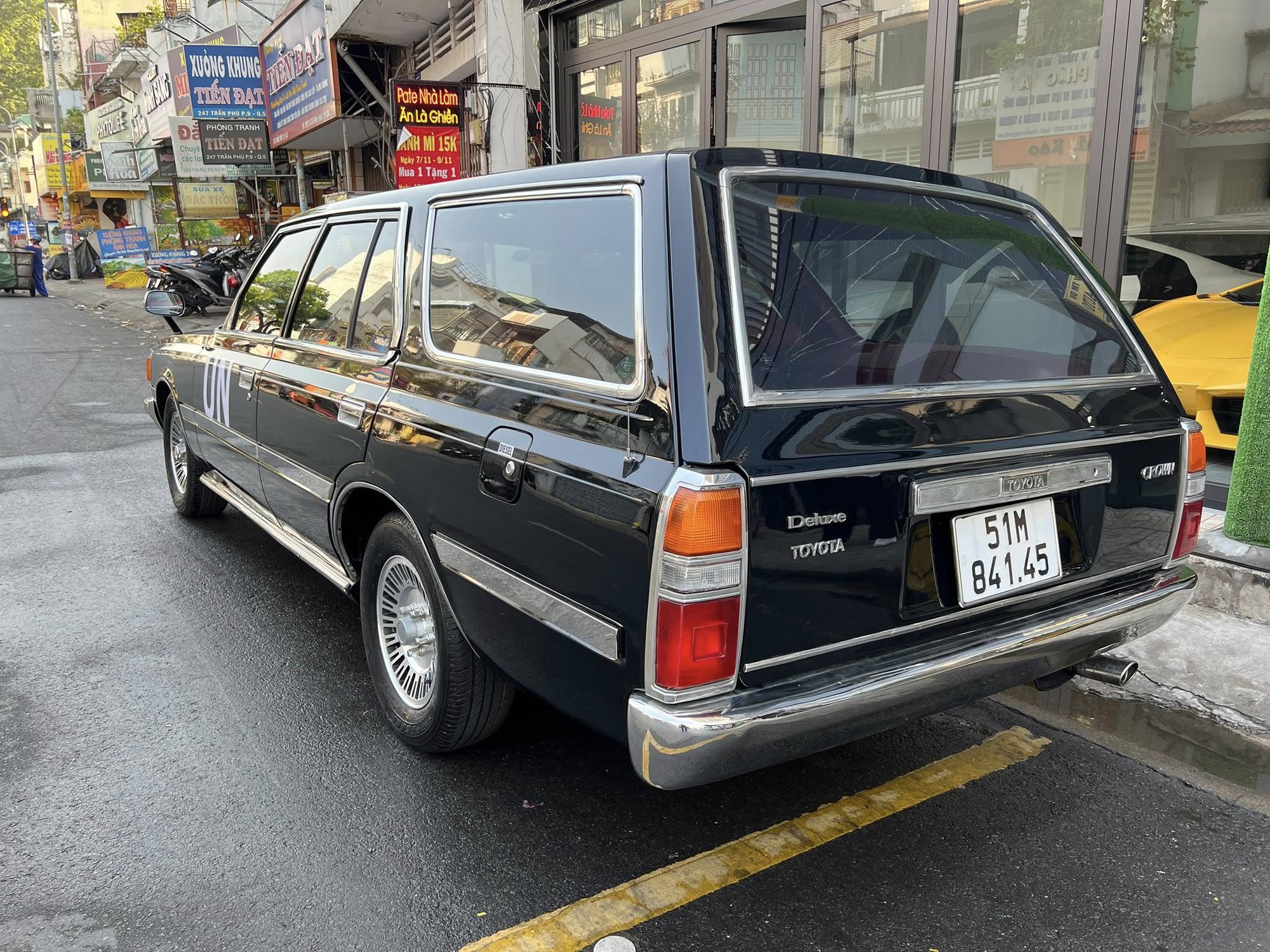 Ông Đặng Lê Nguyên Vũ khoe Toyota Crown Wagon hiếm có trên phố năm 2026 - Ảnh 5. Ông Đặng Lê Nguyên Vũ khoe Toyota Crown Wagon hiếm có trên phố năm 2026 - Ảnh 5.