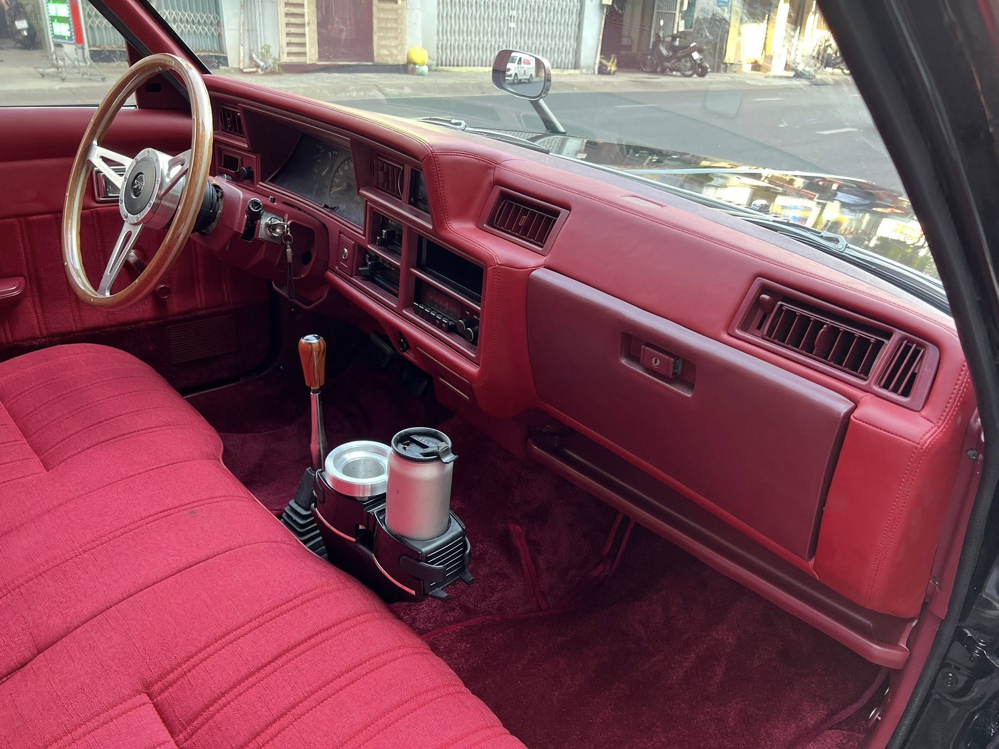 Ông Đặng Lê Nguyên Vũ khoe Toyota Crown Wagon hiếm có trên phố năm 2026 - Ảnh 6. Ông Đặng Lê Nguyên Vũ khoe Toyota Crown Wagon hiếm có trên phố năm 2026 - Ảnh 6.