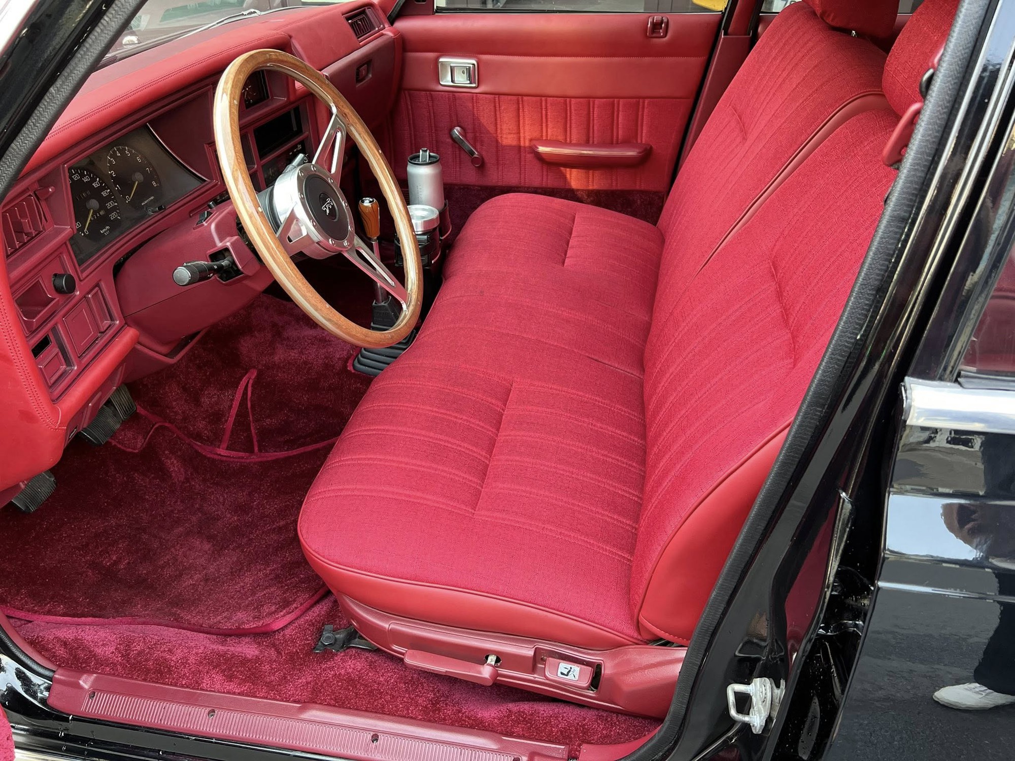 Ông Đặng Lê Nguyên Vũ khoe Toyota Crown Wagon hiếm có trên phố năm 2026 - Ảnh 7. Ông Đặng Lê Nguyên Vũ khoe Toyota Crown Wagon hiếm có trên phố năm 2026 - Ảnh 7.