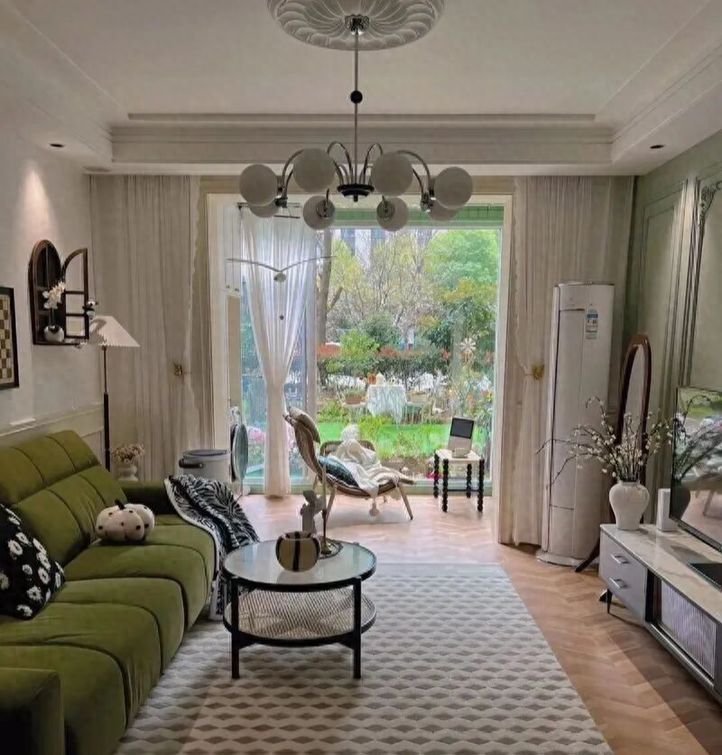 Bất chấp mọi lời khuyên, mua căn hộ tầng một có sân: Sáu tháng sau, chủ nhân phải bật khóc khi rao bán lại