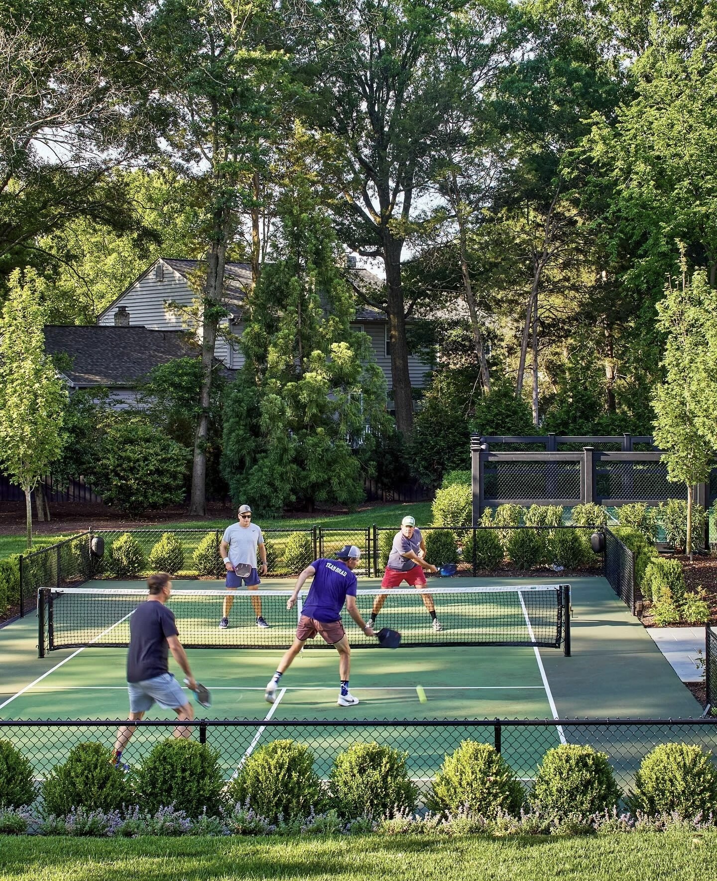 Chuyên gia bất động sản: Sân pickleball trong vườn trở thành “phụ kiện” nâng giá căn nhà, giới nhà giàu đang cực chuộng! - Ảnh 2.
