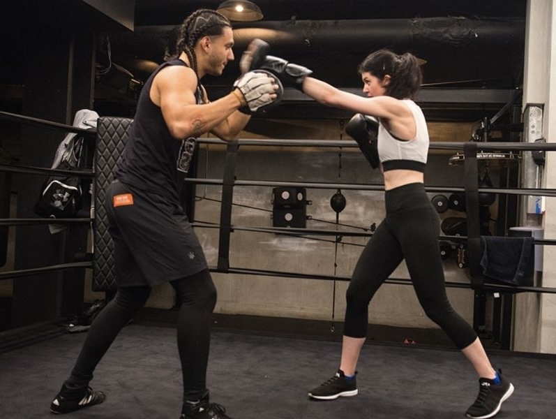 Sếp nữ boxing: Từ phòng họp đến sàn đấu , khẳng định sức mạnh và sự tự tin - Ảnh 1. Sếp nữ boxing: Từ phòng họp đến sàn đấu , khẳng định sức mạnh và sự tự tin - Ảnh 1.