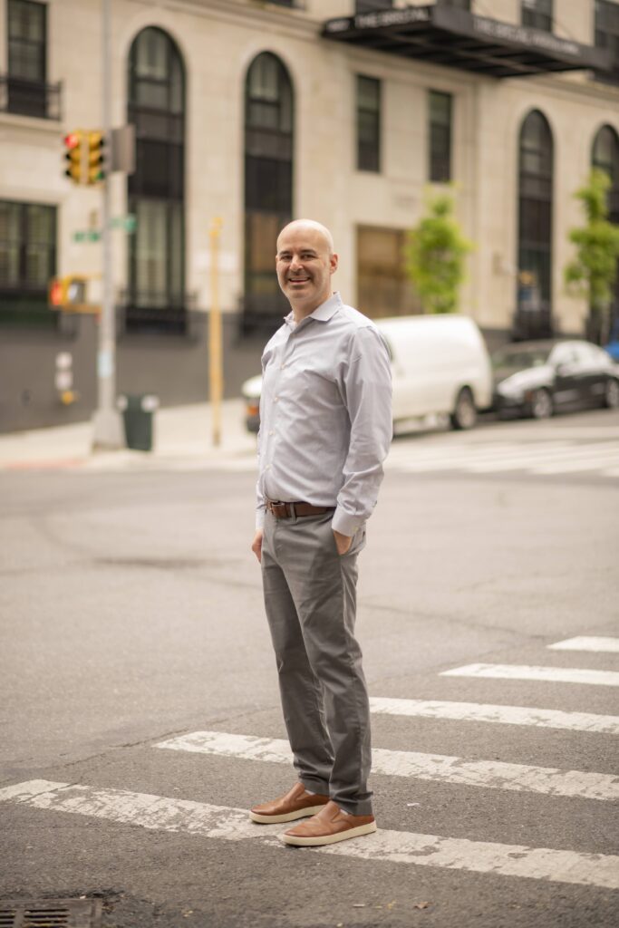 Thạc sĩ Thất nghiệp trở thành tài xế giao đồ ăn: Hành trình sống giữa khủng hoảng tài chính - Ảnh 1.