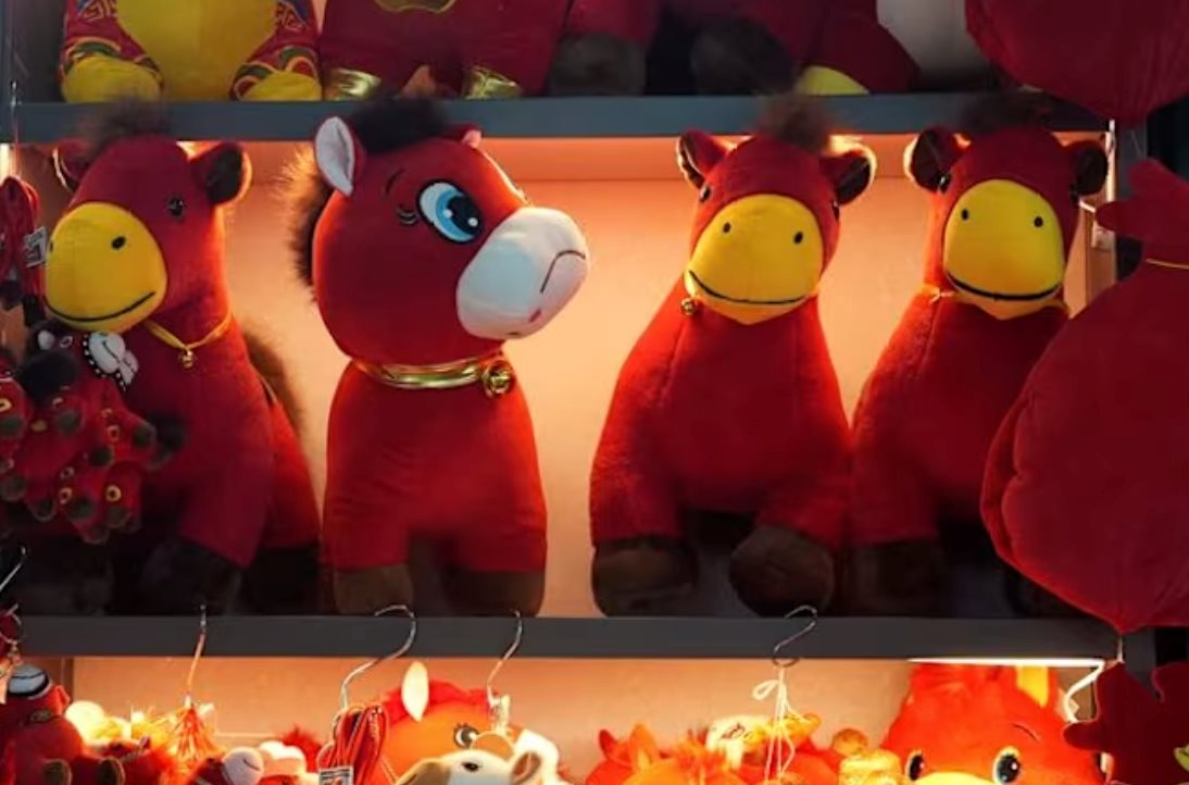 Hiện tượng đồ chơi ngựa khóc: Sự kết hợp hoàn hảo giữa hài hước và thực tế xã hội - Ảnh 3. Hiện tượng đồ chơi ngựa khóc: Sự kết hợp hoàn hảo giữa hài hước và thực tế xã hội - Ảnh 3.