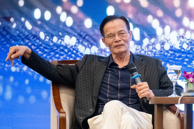 TS. Lê Xuân Nghĩa: Siết quản lý thuế khiến nhiều hộ kinh doanh rút tiền lượng lớn tiền tiết kiệm, buộc ngân hàng phải tăng lãi suất - Ảnh 1.