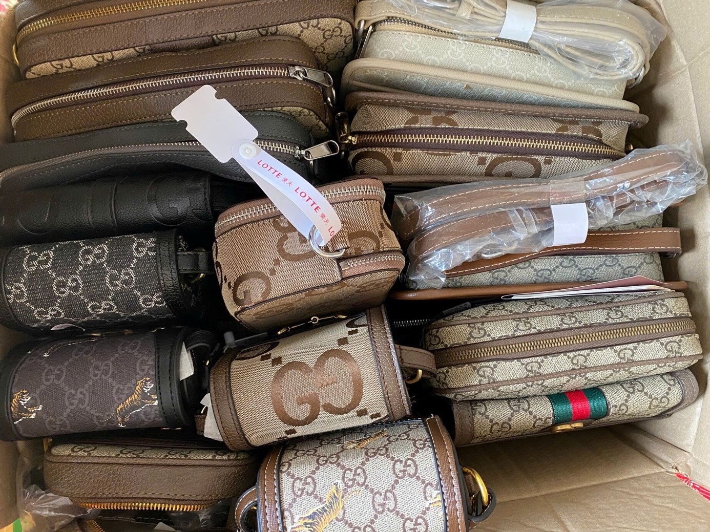 Bất ngờ kiểm tra cá nhân, hộ kinh doanh: Tịch thu hàng nghìn sản phẩm vi phạm, có hộ bị phạt tới 120 triệu đồng - Ảnh 1.