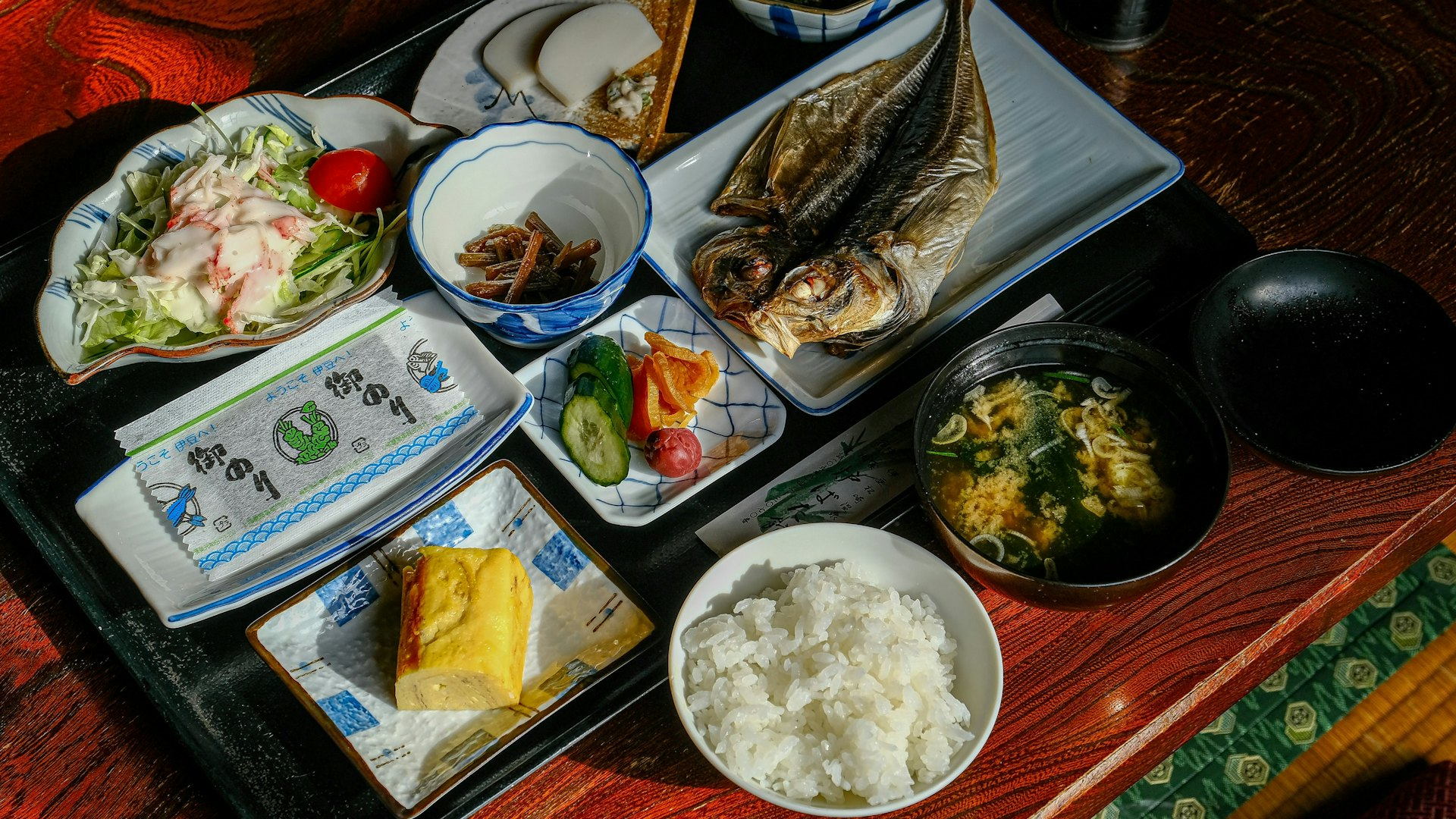 Người Nhật ăn cơm trắng mỗi ngày vẫn không béo? Chuyên gia hé lộ 3 bí quyết giúp giữ dáng, bảo vệ mạch máu, giảm nguy cơ đột quỵ, sushi còn có thể giúp ổn định đường huyết- Ảnh 1.