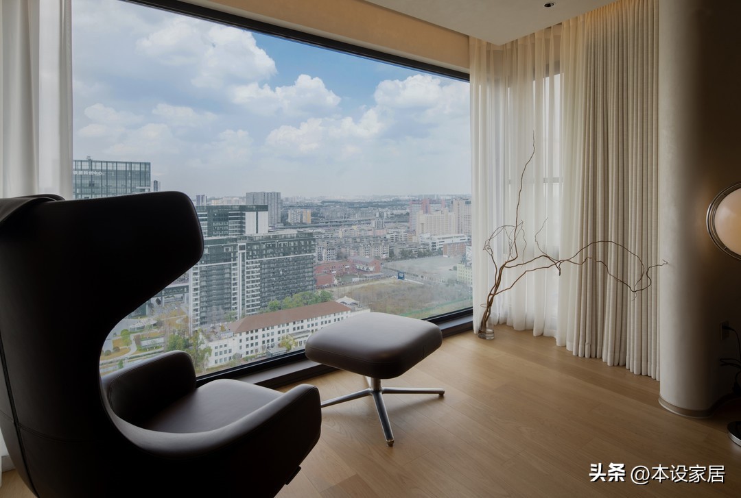 Cặp vợ chồng 70 tuổi sở hữu căn hộ gây sốt mạng xã hội: Chỉ riêng phòng khách đã được sao chép hàng loạt vì quá tinh tế- Ảnh 2.