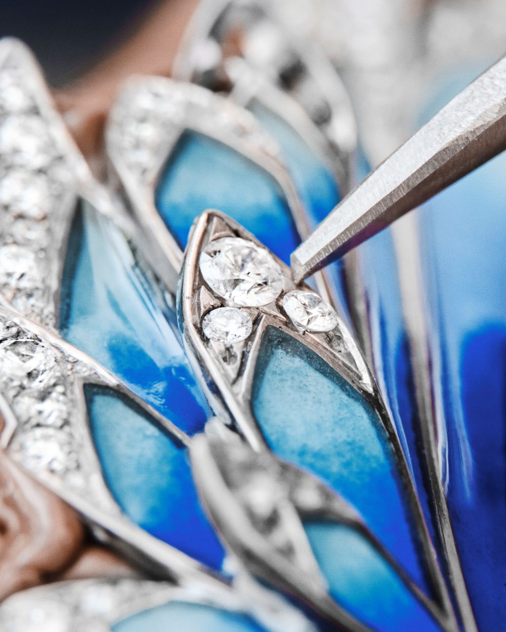 Đôi cánh ngọc giữa bầu trời xanh: Trang sức Envol kể câu chuyện quyền lực và tự do - Ảnh 10.